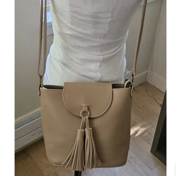 New Vegan Leather Tassel Handbag Purse Shoulder Bag Crossbody Adjustable Beige - Picture 6 of 7